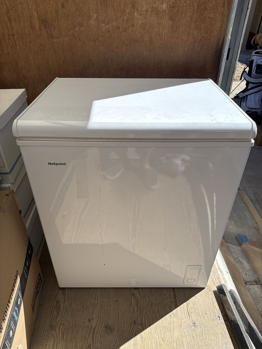 Hotpoint HHM5SM AWW White Chest Freezer 5.0 Cu Ft Compact