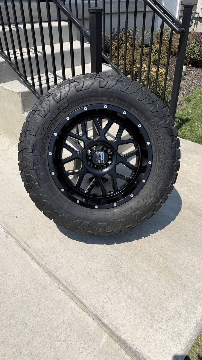 Ford F150 Raptor Rims and Tires 35/12.50R20 Toyo AT3 Load E Like New