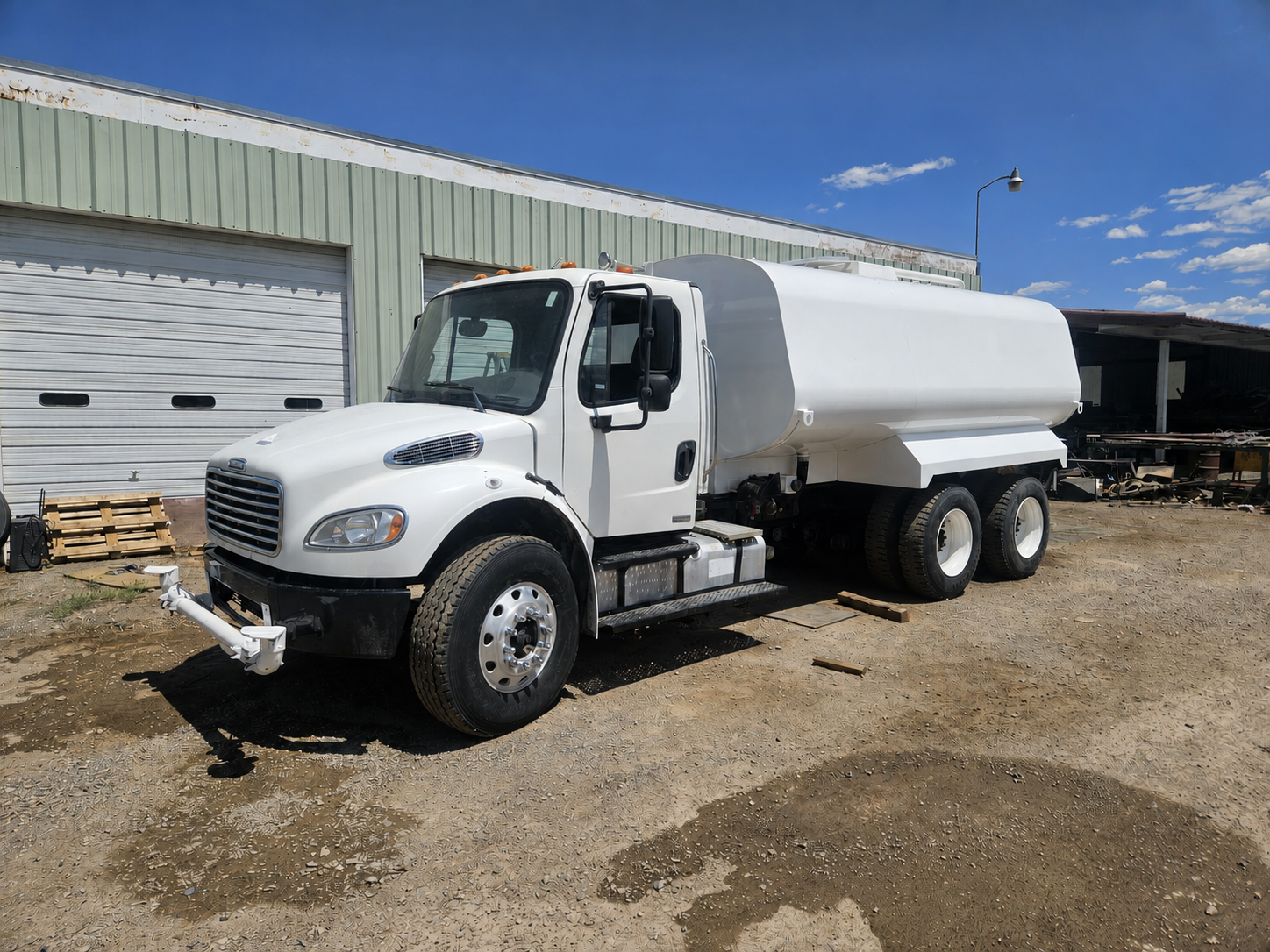 2006 Freightliner Water Truck 4000 Gallon tank