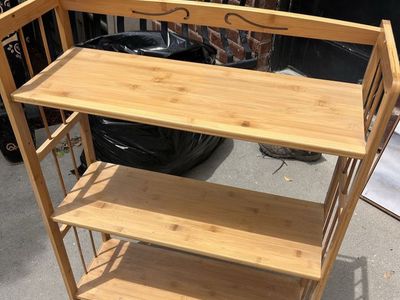 Standing shelf rack