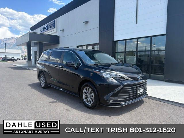 2025 Toyota Sienna XLE 8-Passenger