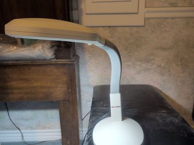 Desk lamp