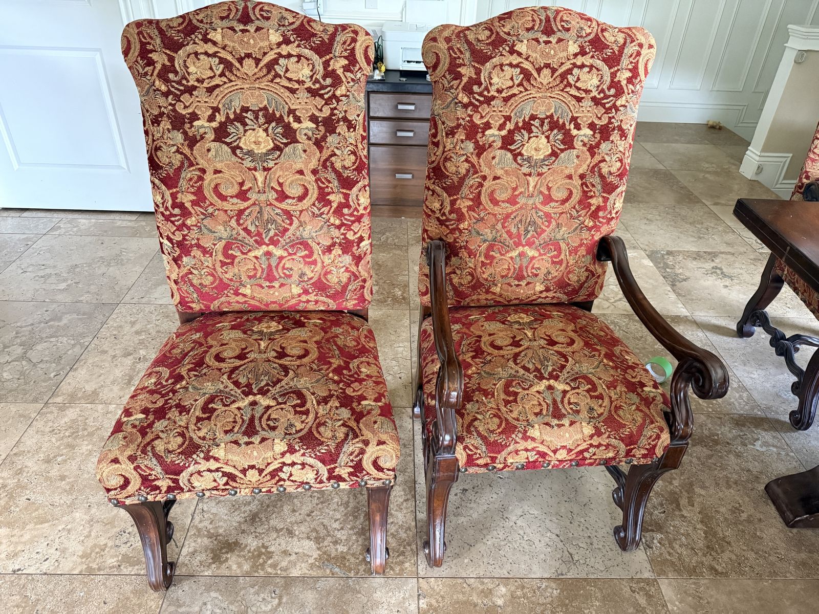 10 dining chairs in good condition.