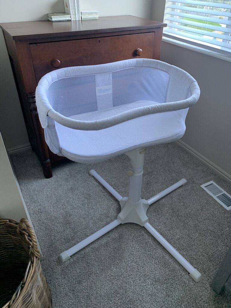 Halo Swivel Bassinet BassiNest