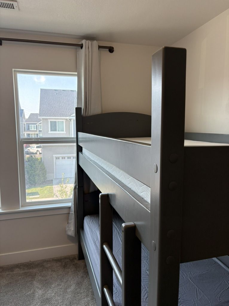 Main image 4