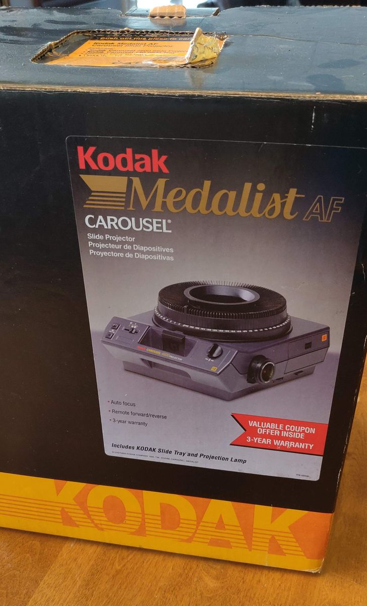 Kodak Medalist AF Carousel Slide Projector with Slide Tray & Lamp in Box