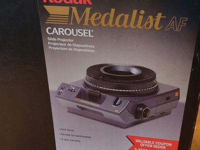 Kodak Medalist AF Carousel Slide Projector with Slide Tray & Lamp in Box