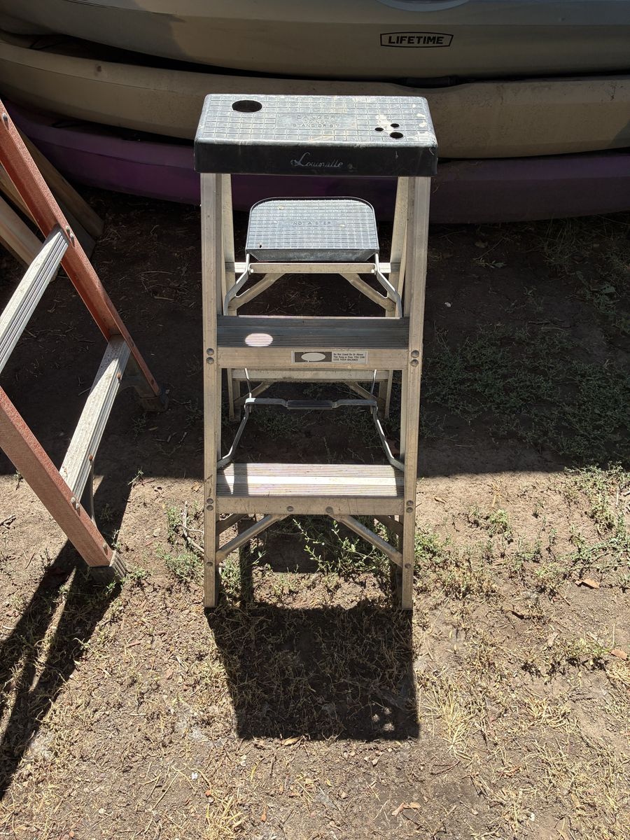 Louisville Aluminum Step Ladder