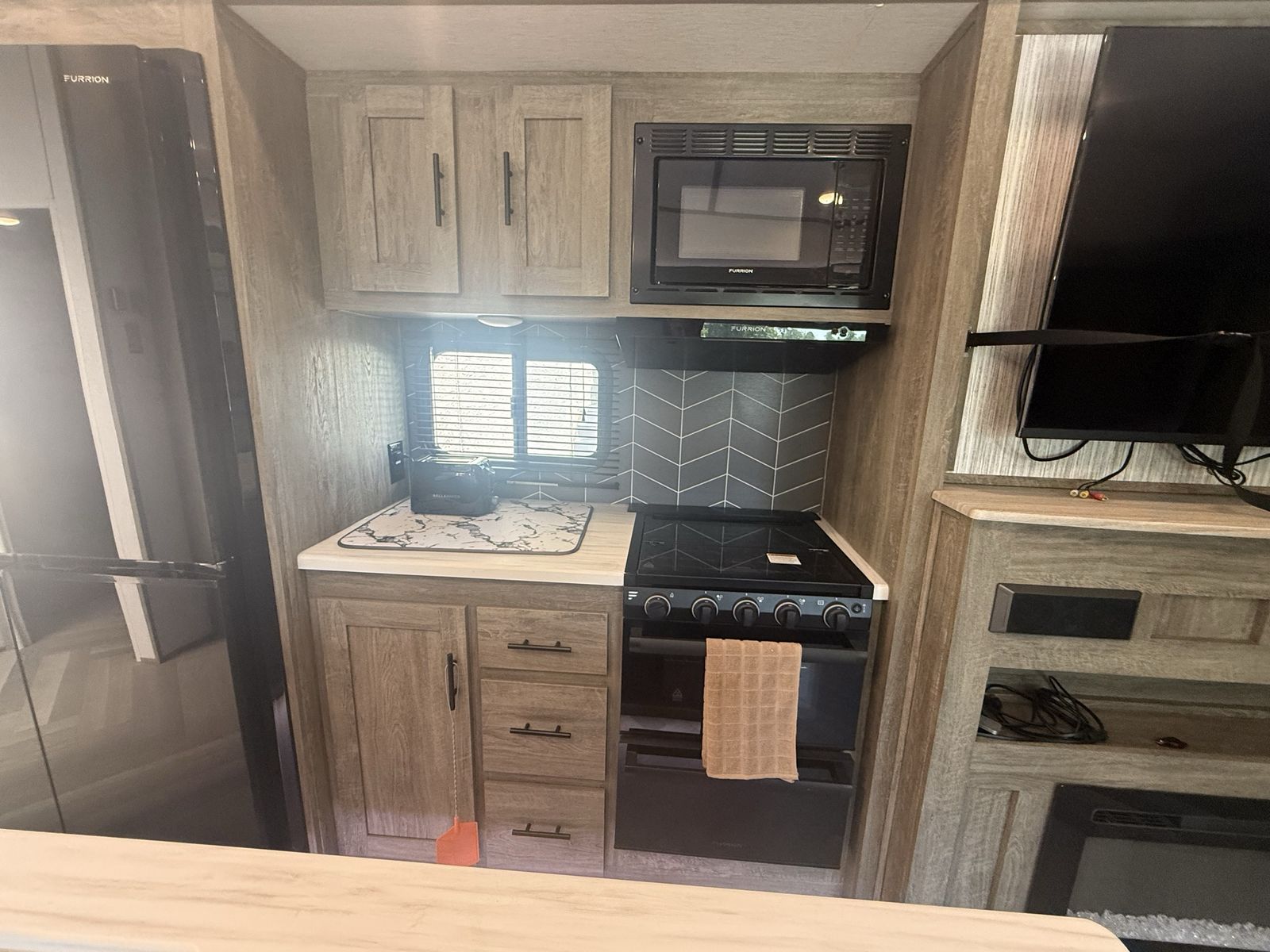 Main image 18