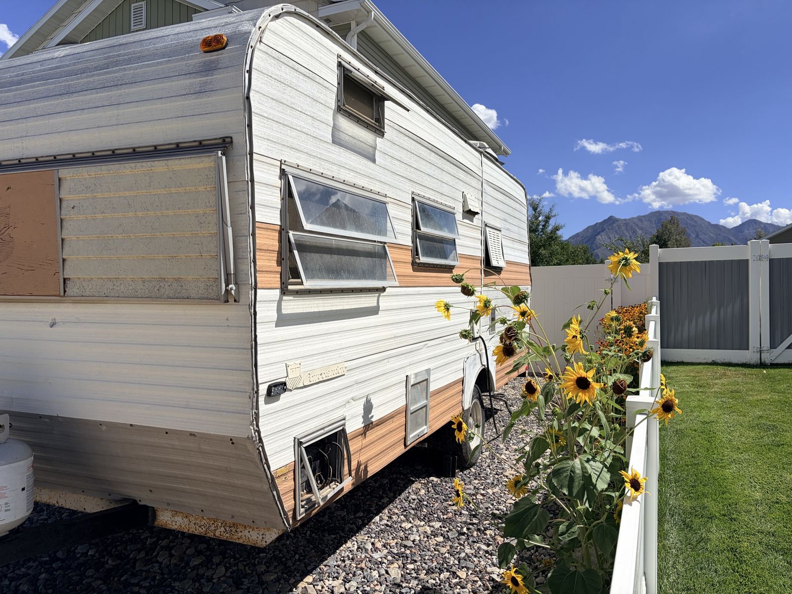 1971 Travel Trailer Bumper Pull Camper - Project / Fixer Upper