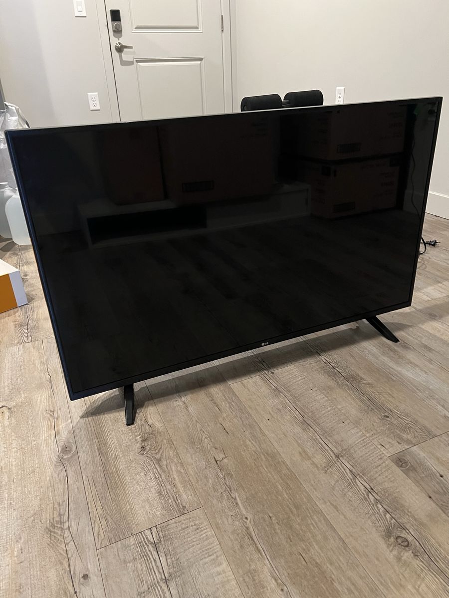 43” LG TV