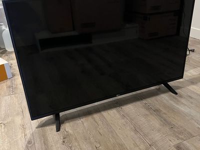 43” LG TV