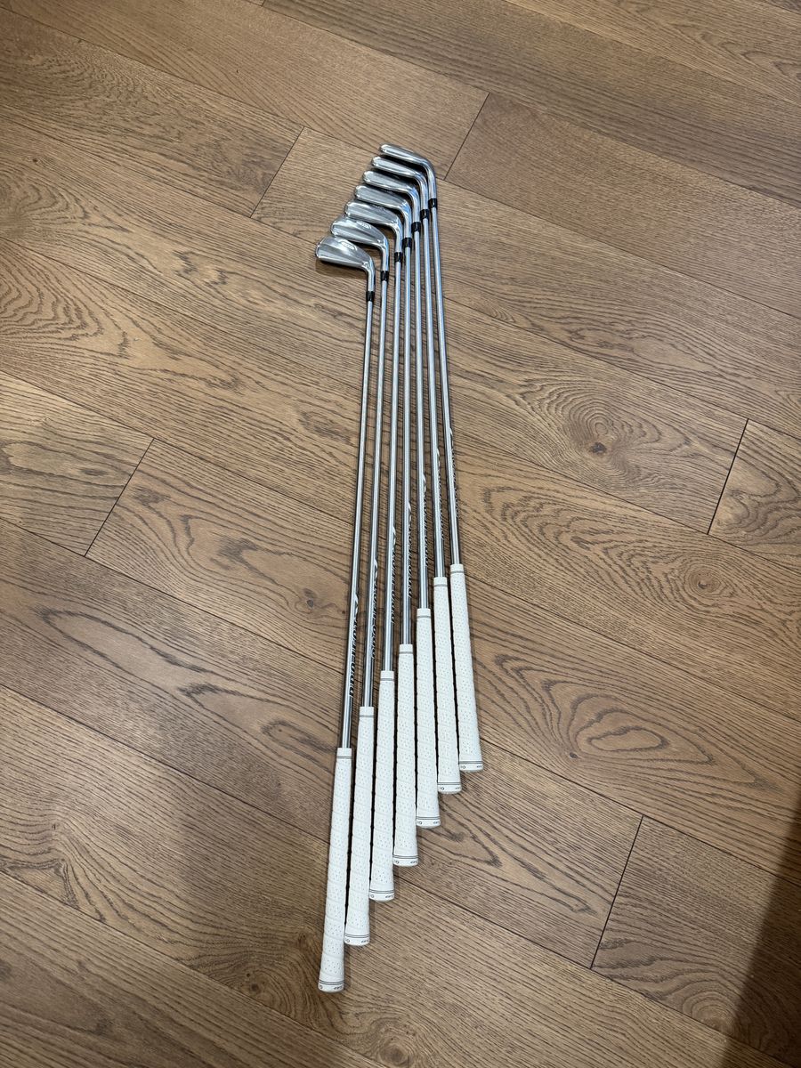 Titleist T100 Iron Set (4-P, 7 Clubs) with White Golf Pride Grips - RH