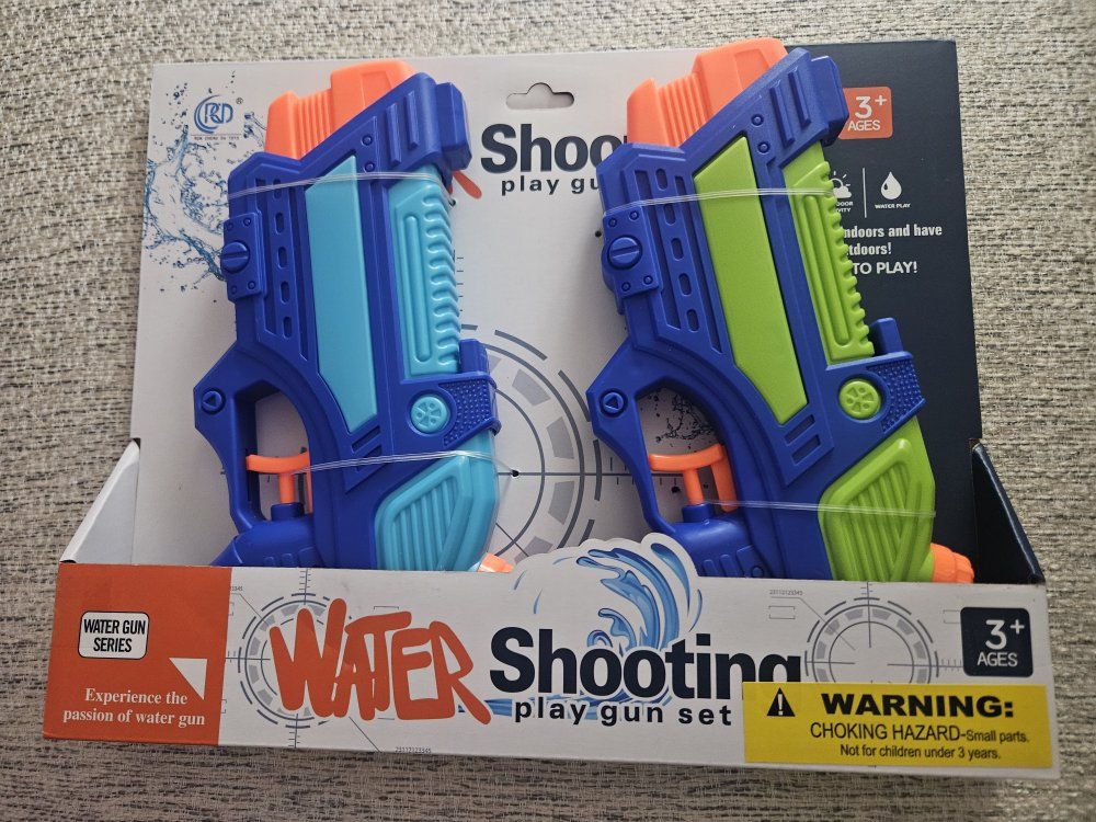NEW WATER SHOOTING WATER GUN SET OF 2