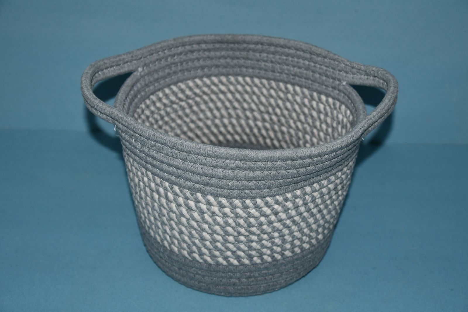 GRAY & WHITE WOVEN BASKET ~ HEIGHT 7" ~ DIAMETER 9" ~ HANDLES ~ CLEAN!