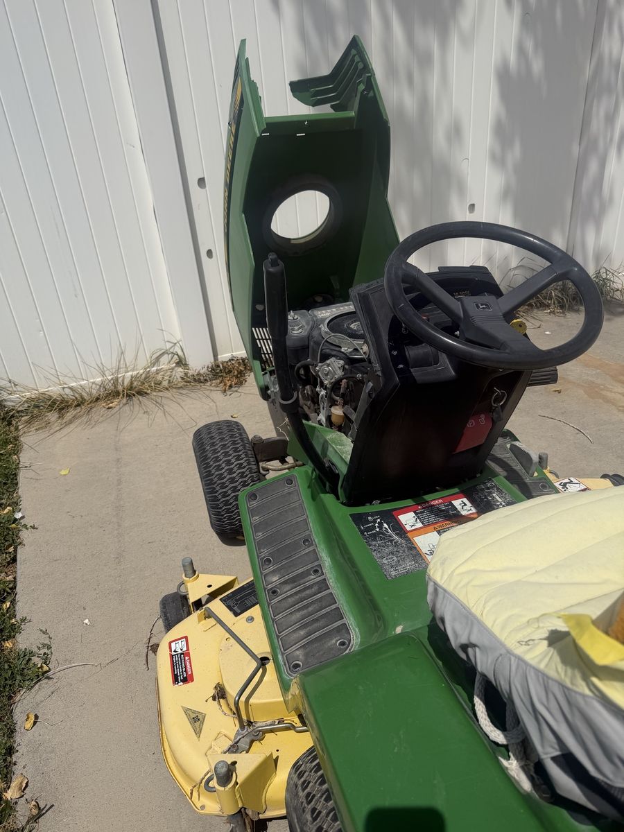 John Deere LX176 Riding Lawn Mower -doesn’t start