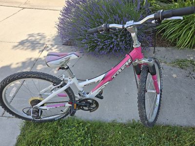 Trek MT 220 24" Wheel Kids' Mountain Bike - Pink/White, Front Suspension, 21-Speed