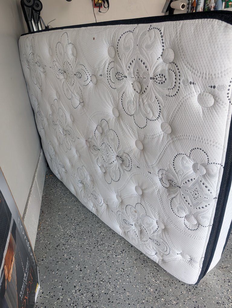 Ashley Full Size Hybrid Mattress with Mattress Pad