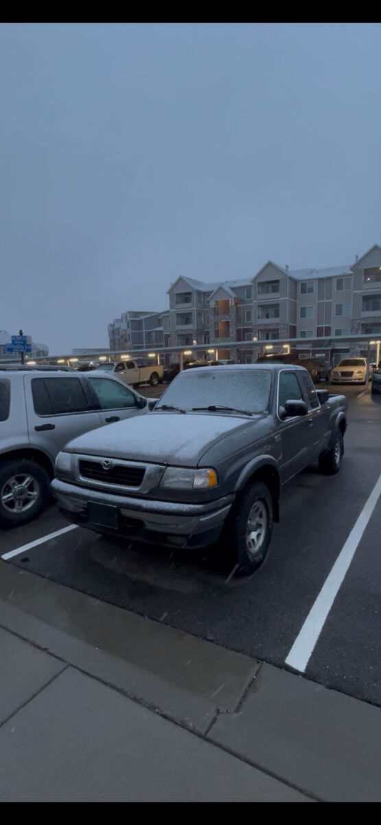 2000 MAZDA B B4000 SE