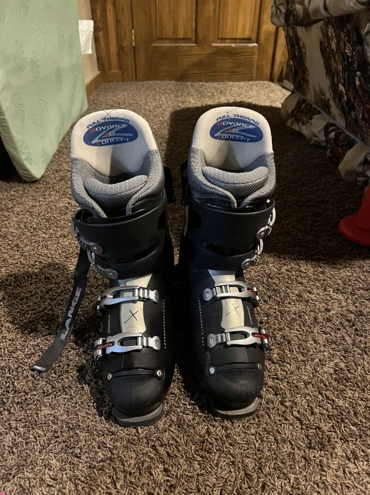 Lange Ski Boots And Dynastar Skis