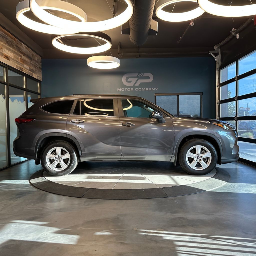 2023 Toyota Highlander LE