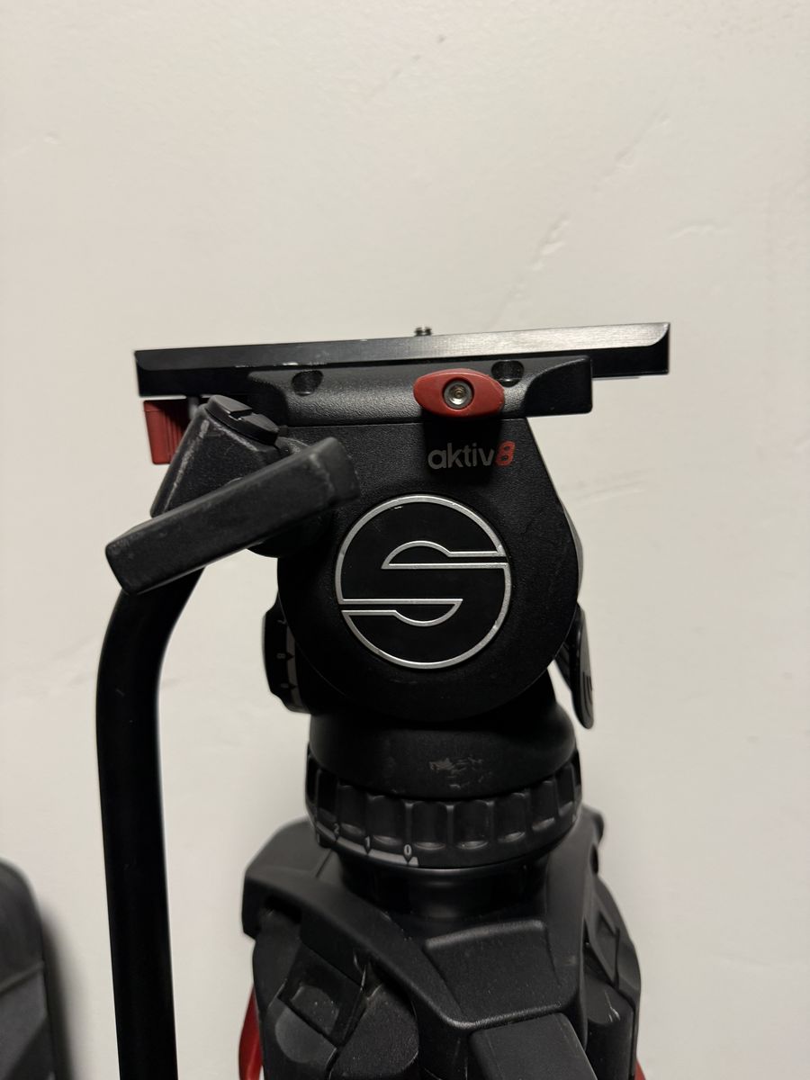 Sachtler aktiv8 flowtech 75 Carbon Fiber Tripod System – Fluid Head + Case