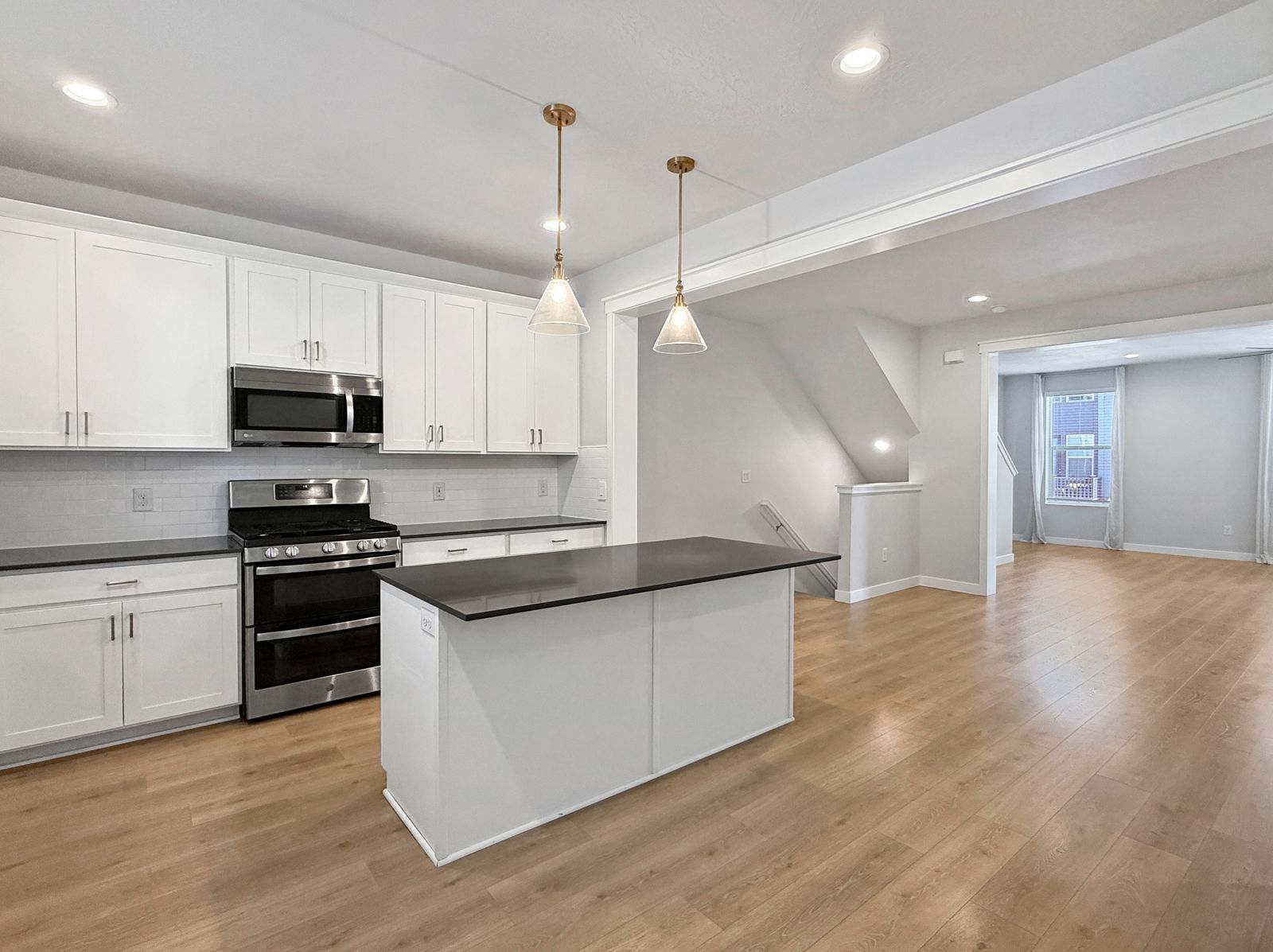 Spacious 3-Bedroom plus flex room Townhome for Rent – Near Hill Air Force Base