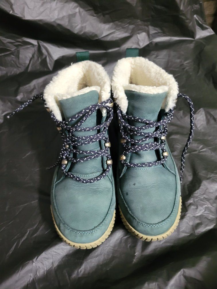 The North Face Women's Green/White Laced Ankle Boots with Faux Fur Lining, Size 6.5 womens or young wom