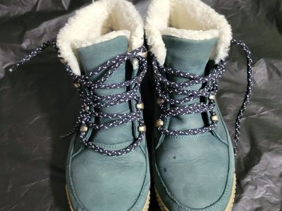 The North Face Women's Green/White Laced Ankle Boots with Faux Fur Lining, Size 6.5 womens or young wom