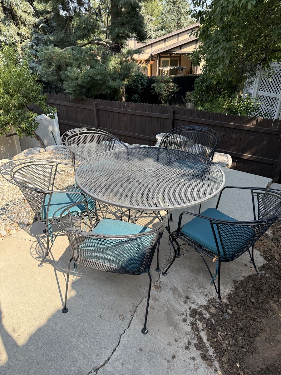 6-Piece Wrought Iron Outdoor Patio Dining Set with Round Table & Teal Cushions