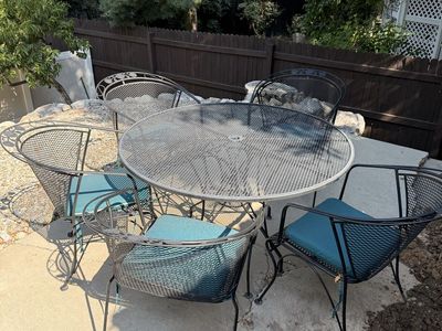 6-Piece Wrought Iron Outdoor Patio Dining Set with Round Table & Teal Cushions