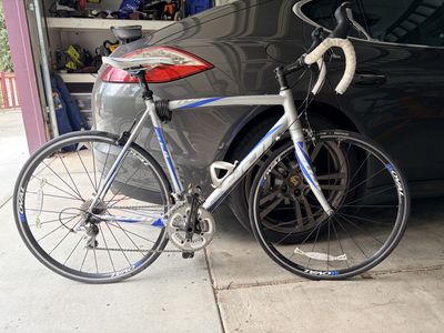 2013 Fuji Roubaix 1.5 Road Bike