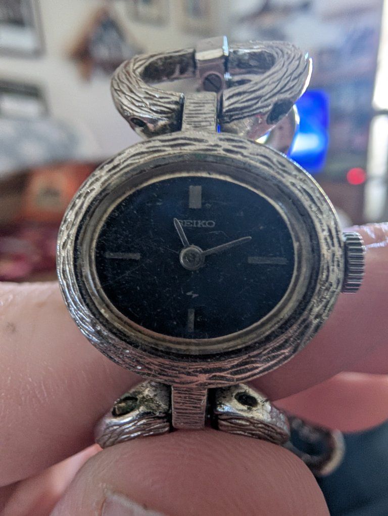 Vintage Seiko Ladies Watch 11-7519 Silver Tone Textured Bracelet Dark Dial wind up wristwatch