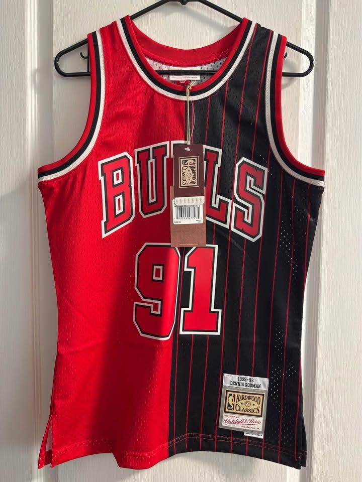 Dennis Rodman Chicago Bulls Mitchell & Ness Jersey – Size SMALL