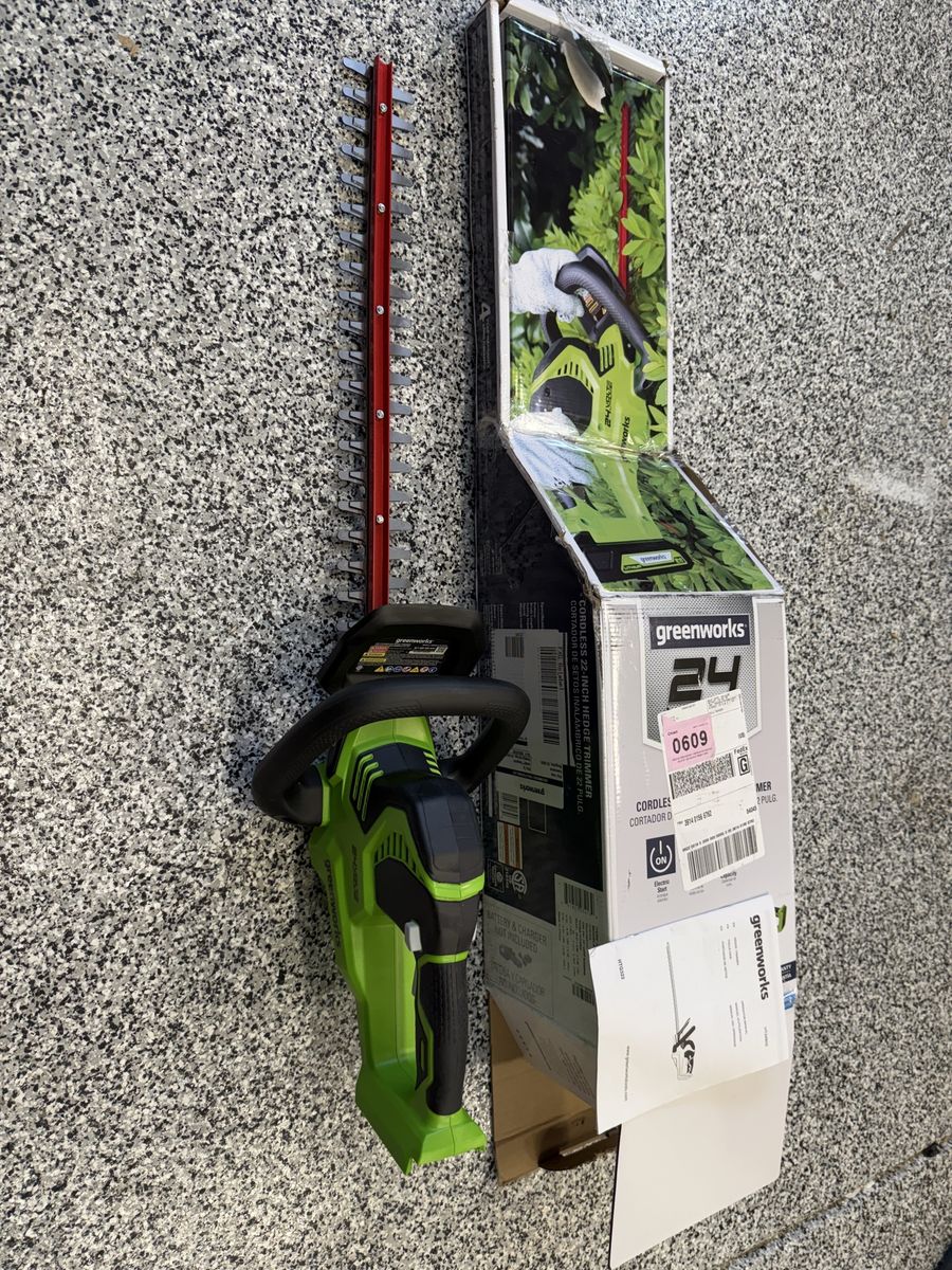 Greenworks 24V Cordless Hedge Trimmer 22-inch Dual Action Blade 2029202 (Tool Only)
