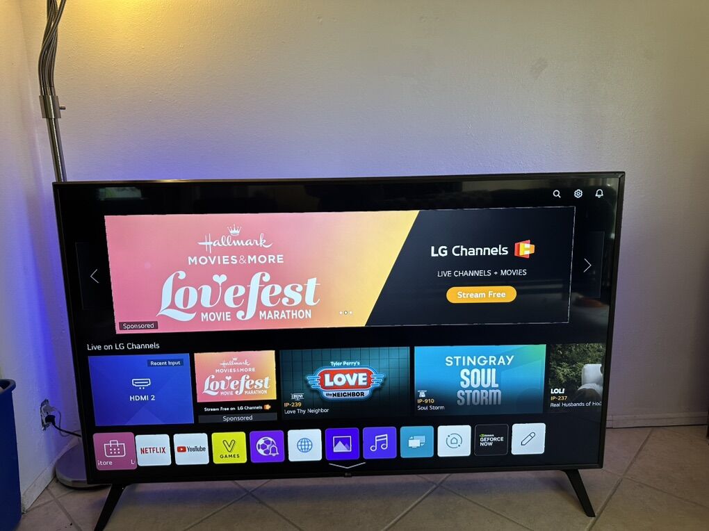 75 4K LG TV LED