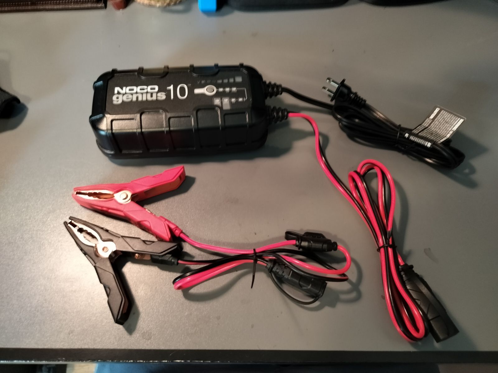 NOCO Genius 10 Smart Battery Charger and Maintainer (12V & 6V, 10-Amp)