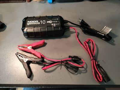 NOCO Genius 10 Smart Battery Charger and Maintainer (12V & 6V, 10-Amp)