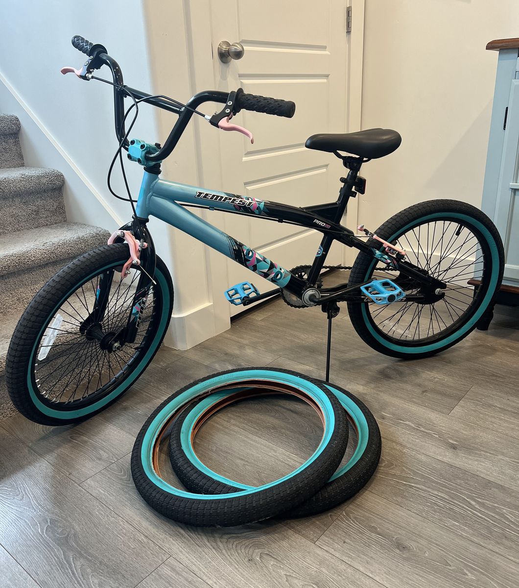 Tempest Pro 20 BMX Freestyle Bike - Extra Matching Tires Included