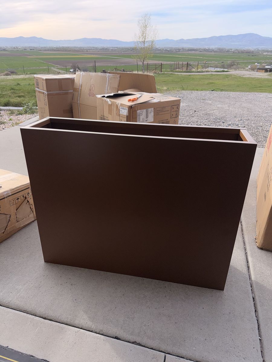 Privacy Screen Brown   Small dent but brand new.   36 in across   28 in tall