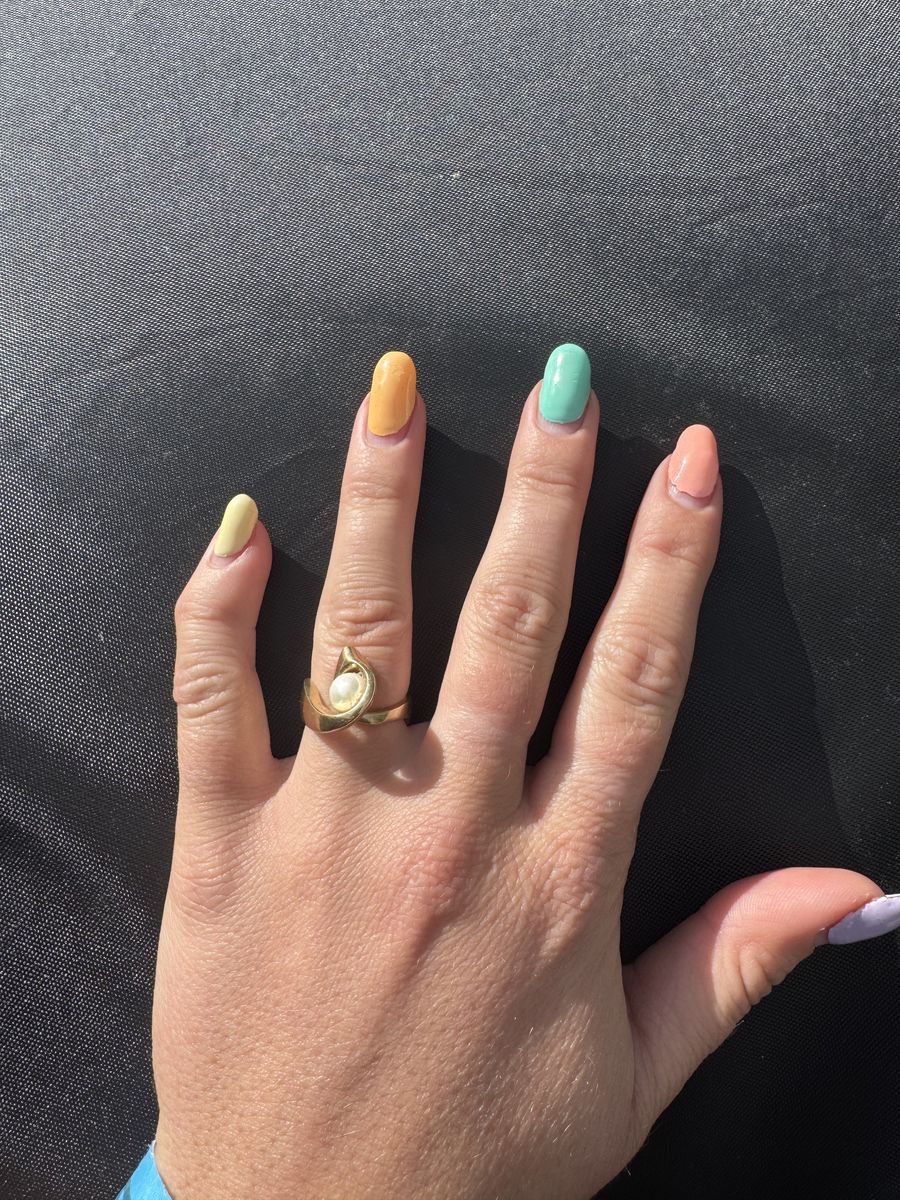 1979 14k gold ring 8.6 grams
