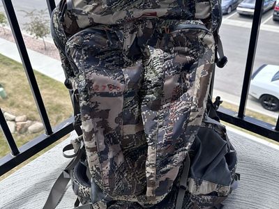 Sitka Mountain Hauler 2700 Hunting Pack - Camouflage Daypack, Excellent Condition