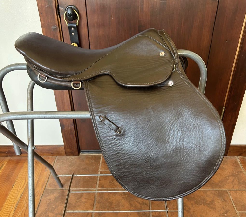 COURBETTE Luxor 16.5 Jumping Saddle