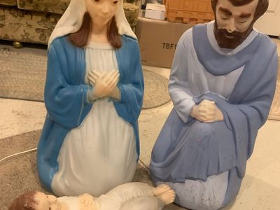 Vintage Mary, Joseph and Jesus nativity set