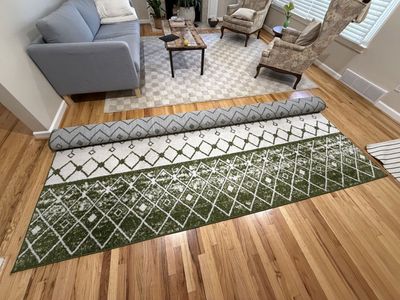 Large Green & White Geometric Pattern Area Rug - 9’ x 10’