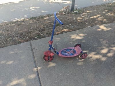 Spider-Man 3-Wheel Scooter for Kids - Used, Good Condition for Outdoor Fun