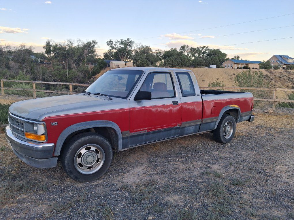 Dodge Dakota Extended Cab Pickup Truck - V8 Engine, Red/Gray Exterior, Red Interior