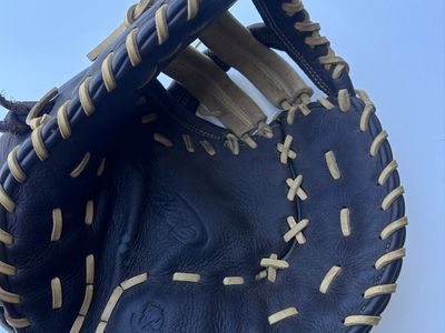 Mizuno Franchise series first baseball glove