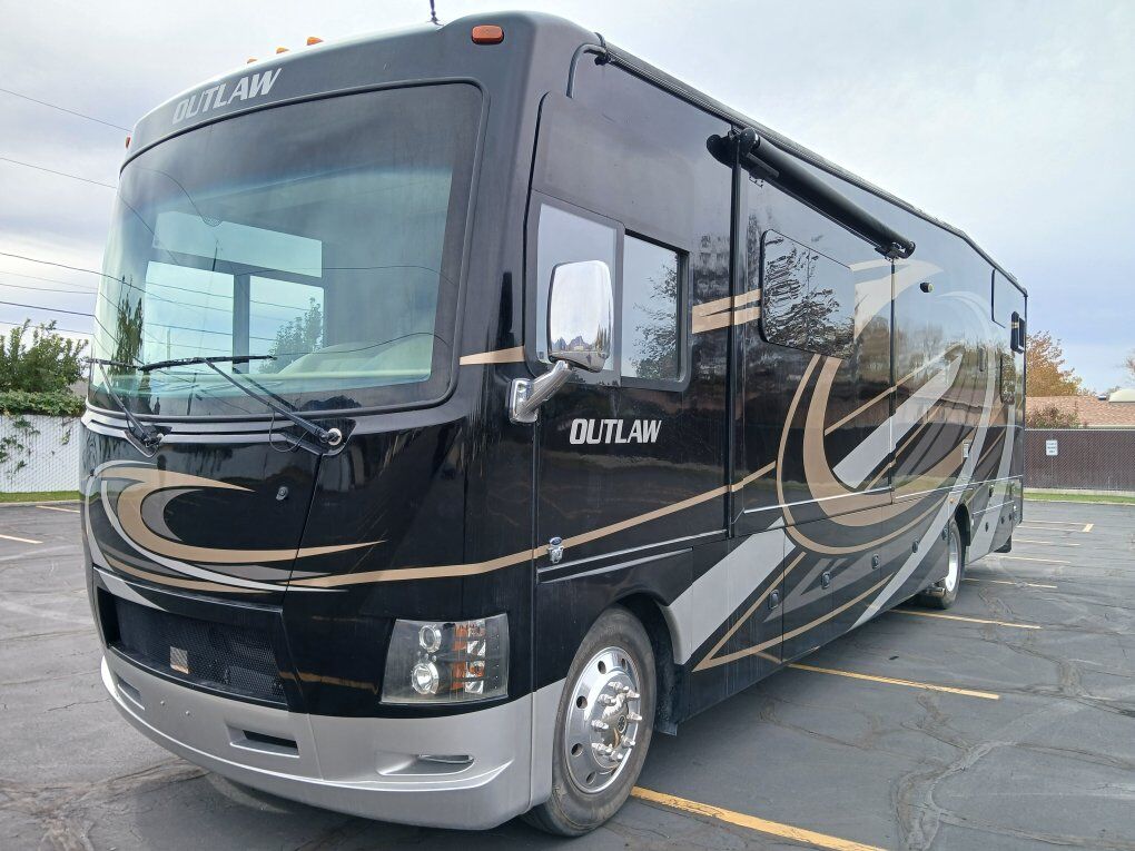 2018 Thor Outlaw Toyhauler Motorhome