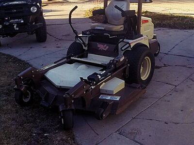 Grasshopper 900D 1.3L Diesel Zero-Turn Mower